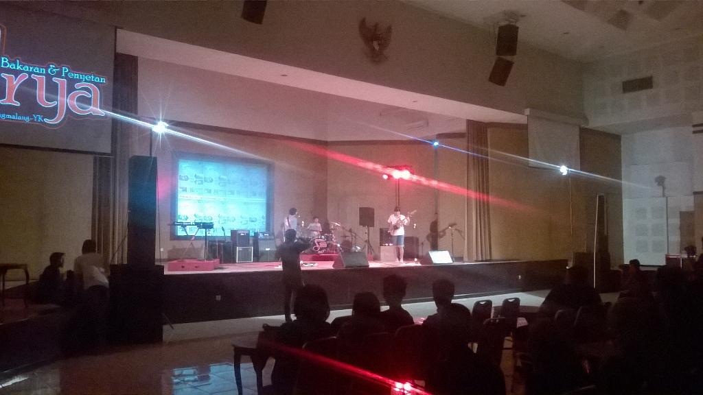 RT @harnno: now <a href="/exposit_/">EXPOSIT</a> on stage #SPD#5 #SICMA <a href="/sicma_uny/">UKM Musik Sicma UNY</a> #AuditUNY