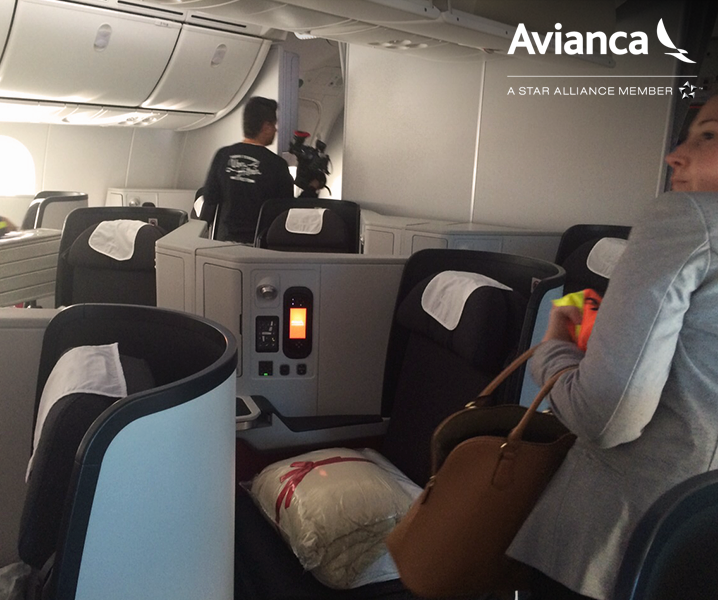 avianca's tweet photo. Nuestro Boeing 787 Dreamliner está a punto de despegar en su primer vuelo. RT si quisieras viajar en este avión. http://t.co/xhOZLwjlNf