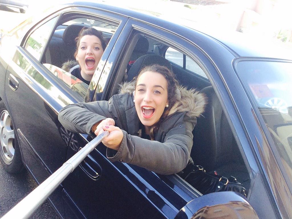 cocolisaaa's tweet photo. Hola estamos locas ADIOS! 🚗💨🙈 @Mariarorrop http://t.co/CEcWl8s4uK
