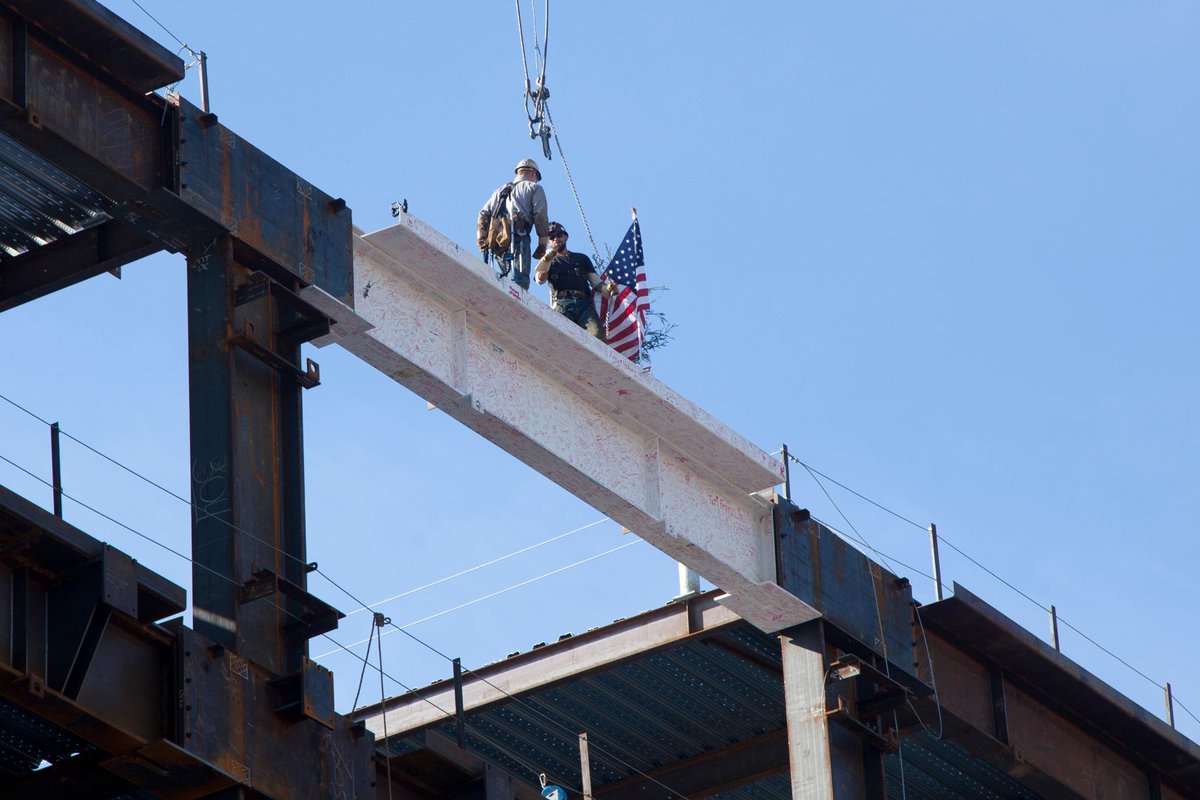StanfordChild's tweet photo. Raising the beam on children’s health! We reached a special milestone in our expansion. #toppingoff #finalbeam http://t.co/v54O5lgmiR