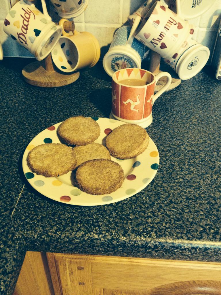 Quirkygem's tweet photo. 1st batch of sugar free digestive biscuits by @ThisisDavina #5WeeksSugarFree http://t.co/I5IvJHcUAY