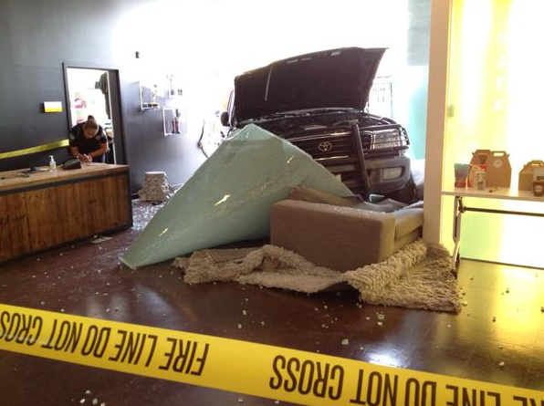 ocReloaded's tweet image. Lol @KTLA PETA members planning SeaWorld protest moments before SUV slams into office
ktlane.ws/1ysTSRS