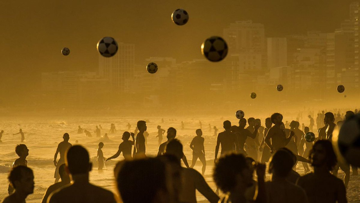 <a href="/Criscalder/">Cristina Calderer</a>  <a href="/Samuel_Aranda_/">Samuel Aranda</a> Especial 'Mirades' i concurs per celebrar 1.500 números de l'ARA  ara.cat/_4caaf280