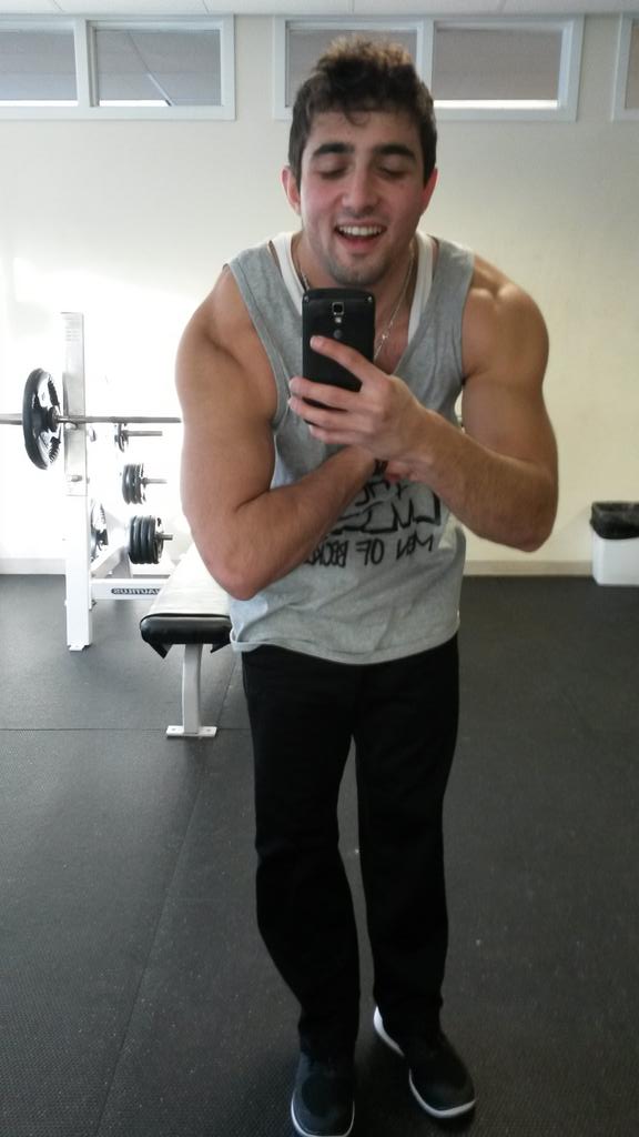 Danhasabigball's tweet photo. @VSinopoli4 how's your arm http://t.co/IXtAYYODOM