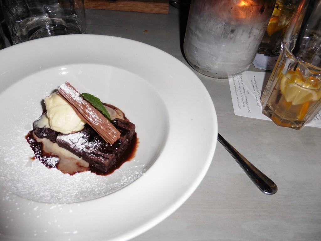 MusingsofMum's tweet photo. Rather tasty chocolate brownie @BillsRestaurant #Fridaytea #coldenoughtosnow #yumyum http://t.co/MZckaOrldA