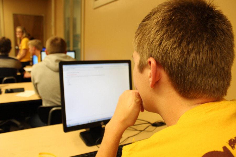 KHQToday's tweet image. FBLA Members Preparing for Competition Through Testing
khqtoday.com/news/2015/01/1…