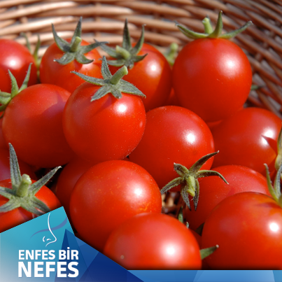 Uzmanlar, bir domatesteki C vitamininin, tavsiye edilen günlük miktarın yüzde 50 sinden fazla olduğunu bildiriyor.