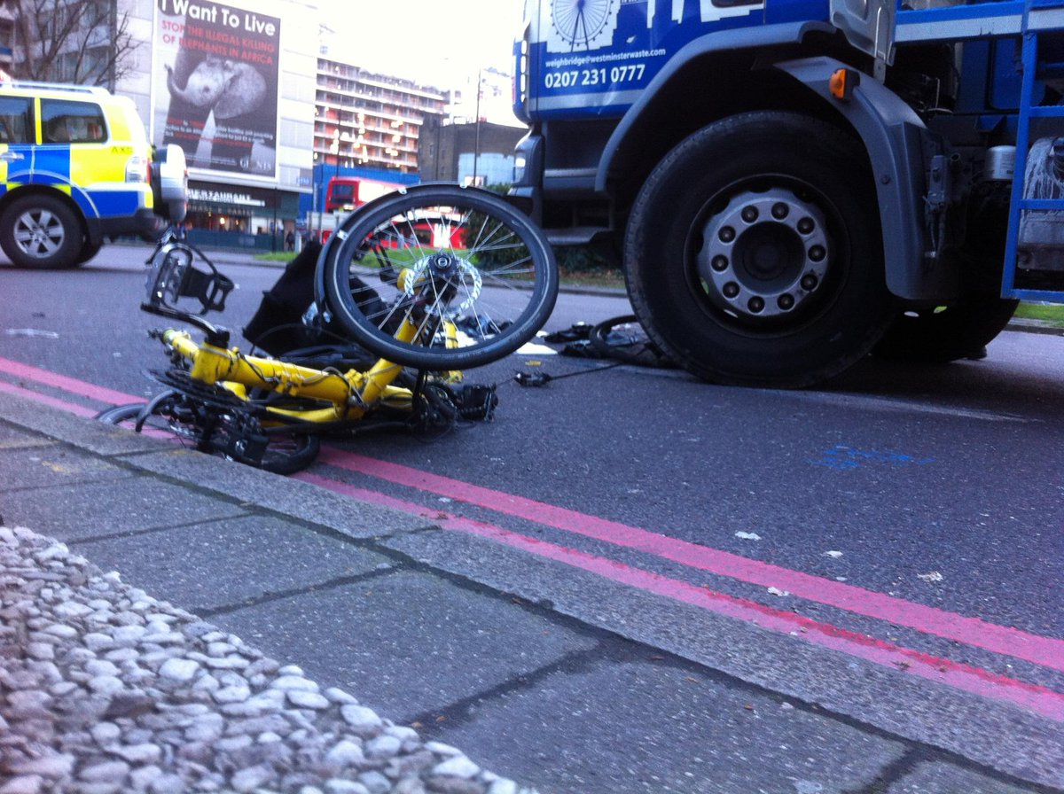 Southwark_News's tweet photo. cyclist involved in collision at Elephant &amp; Castle amazingly escaped with an injured leg. http://t.co/Dq1cokrkLH
