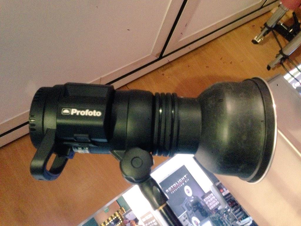 You've gotta love these sweet little B1 Profoto lights. Reviewed them last year and they now have flash flash option.