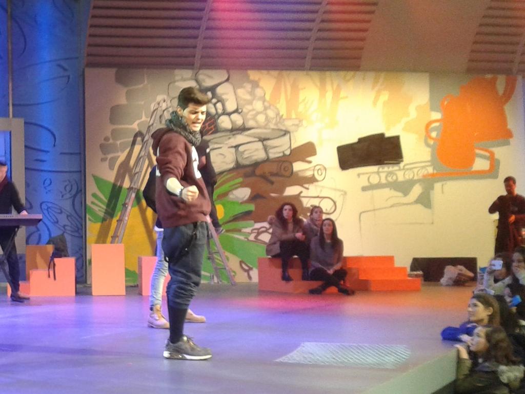 lv_abrahamer's tweet photo. “@luartvg: Imaxes #ensaios #luar975 @AbrahamMateoMus #AMvolveaLuar #EusonGayoser @AbrahamMateoESP http://t.co/Kuq5tHTlmD”