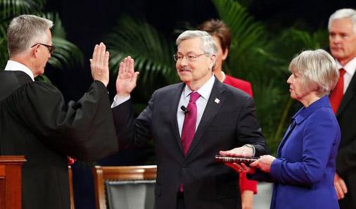 DMRegister's tweet photo. Gov. Terry Branstad sworn in for historic sixth term: http://t.co/GPBpdWQAop http://t.co/6pkDwfzm4X