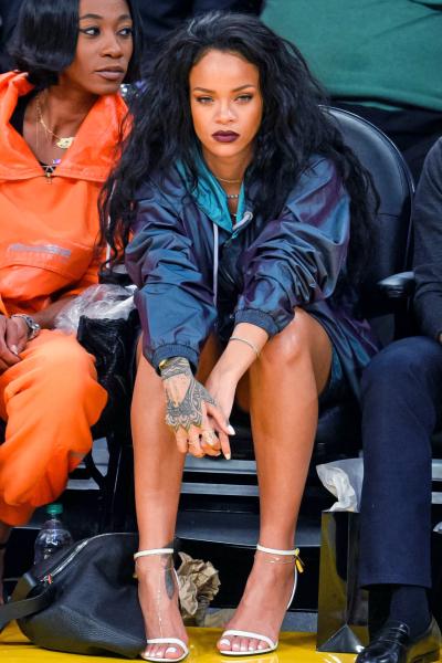 beverlyhvIls's tweet photo. Rihanna elle envoie du lourd 😍 http://t.co/Y0au1Wv7m4