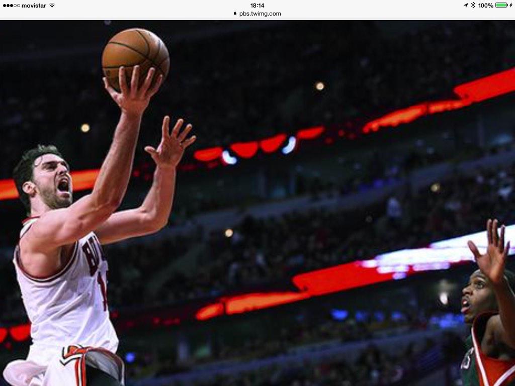 ADaimiel's tweet photo. Y mañana sábado, 10.00 am, en C+1, Chicago-Milwaukee , 46-18 de @paugasol  ¡CLASSIC GAME! Para grabarlo y quedárselo http://t.co/kymGLuWtir