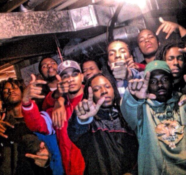 StainGangRK's tweet photo. THIS PICTURE CRAZY ITS A FUCK NIGGA IN IT BUT DAYMNNN #LONGLIVEVONNO #RIPGUAPO #FREESAGO #FREERTB π―π― http://t.co/YQ5Bciyzlf