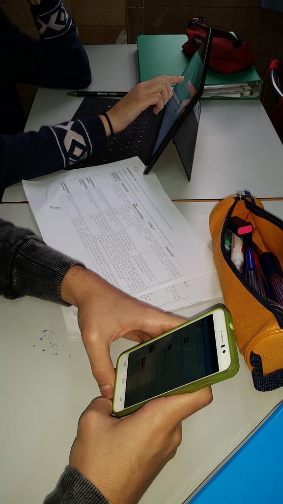 Angelssoriano74's tweet photo. I students finishing their reading process using Twitter as a tool of empowerment #TEP # MIEExpert15 @minniafeng http://t.co/Udo1SaeJg7