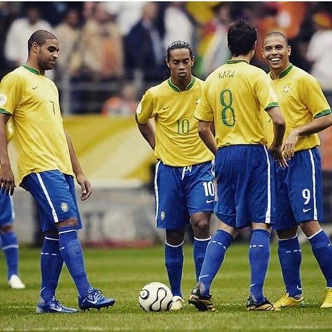 MotivacionesF's tweet photo. No hace mucho tiempo en Brasil. http://t.co/gVswH8hsQA