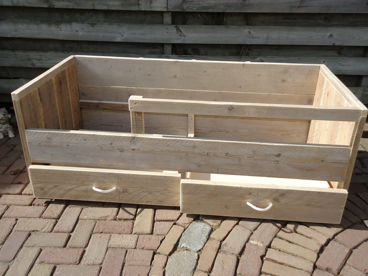 SteigerFactory's tweet image. Nieuw bed nodig? Wij leveren alles van steigerhout! Van ledikant, bedstee, kajuitbed of gewoon een 1-of 2-persoonbed.