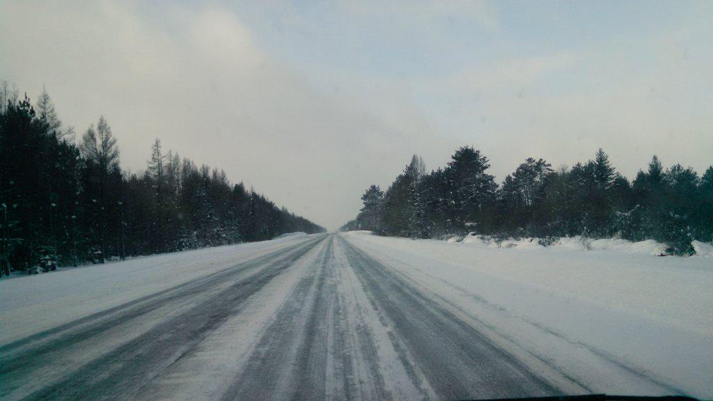 TerryBurton92's tweet photo. Three whiteouts later still trekking on to @BGSU_Hockey.  Gotta love the great white north.  #HockeyWeather #TalonsOn http://t.co/9rKkbHh4Hy
