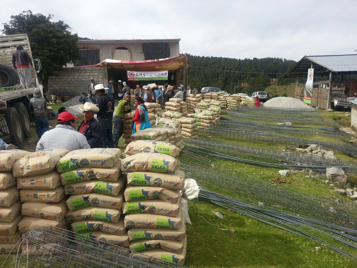 ConEsequiel's tweet photo. Se han gestionado apoyos con el fin de beneficiar a los campesinos mexiquenses #FuerzaCNC @EPN @eruviel_avila http://t.co/M8N635Aqrg