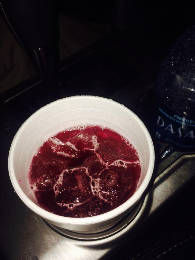 cdemarcus36's tweet photo. Pourin da syrup http://t.co/0382TlWVaa