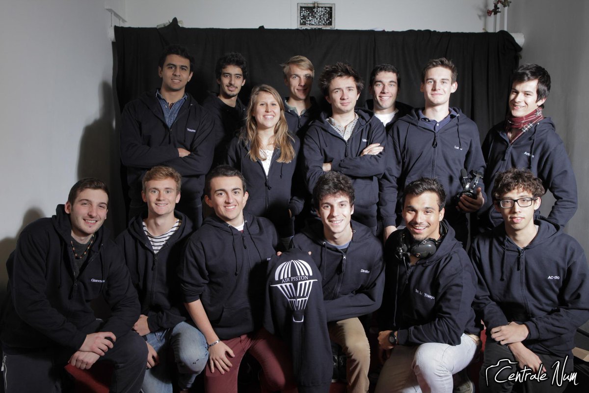 AirPiston's tweet photo. Air Piston vous présente son équipe 2015 ! http://t.co/tpIObfOHF1