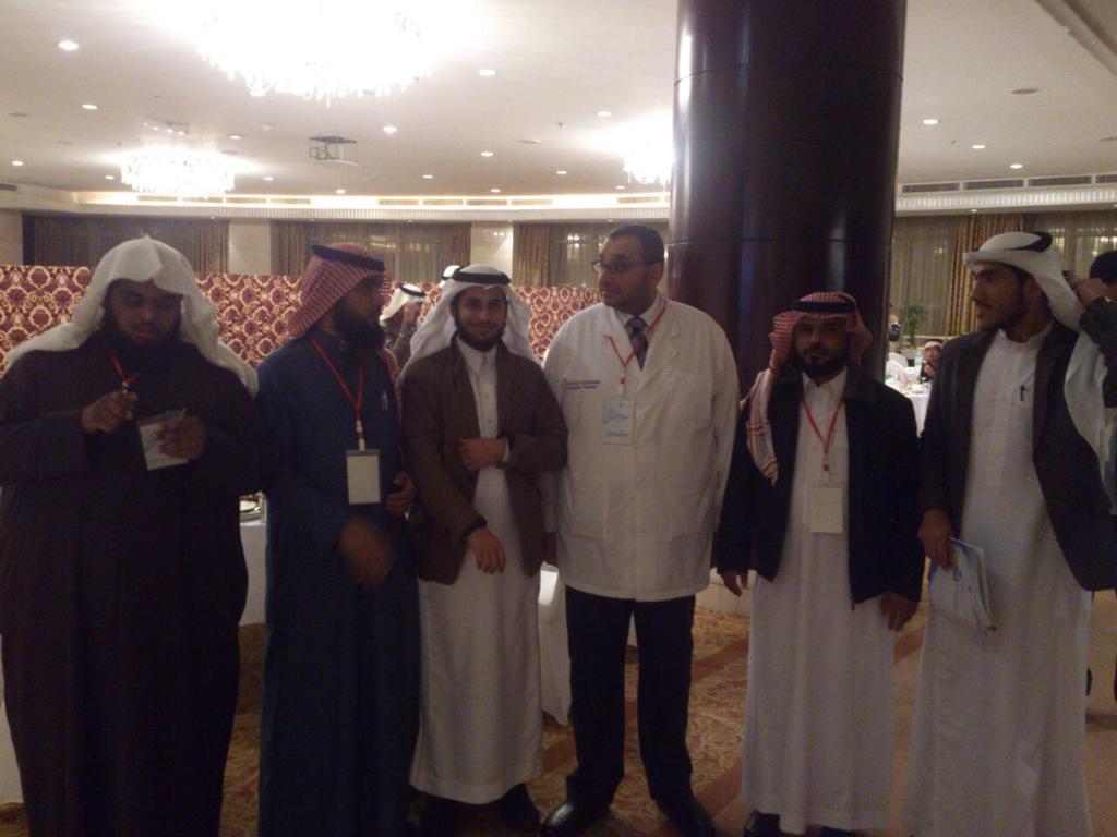 Abdullah_tasken's tweet photo. #internshipCourse2015
طلاب كليات سليمان الراجحي( سنة خامسة) في دورة الامتياز . وصورة خاصة مع د.نزار باهبري http://t.co/wwY8lh51Yj
