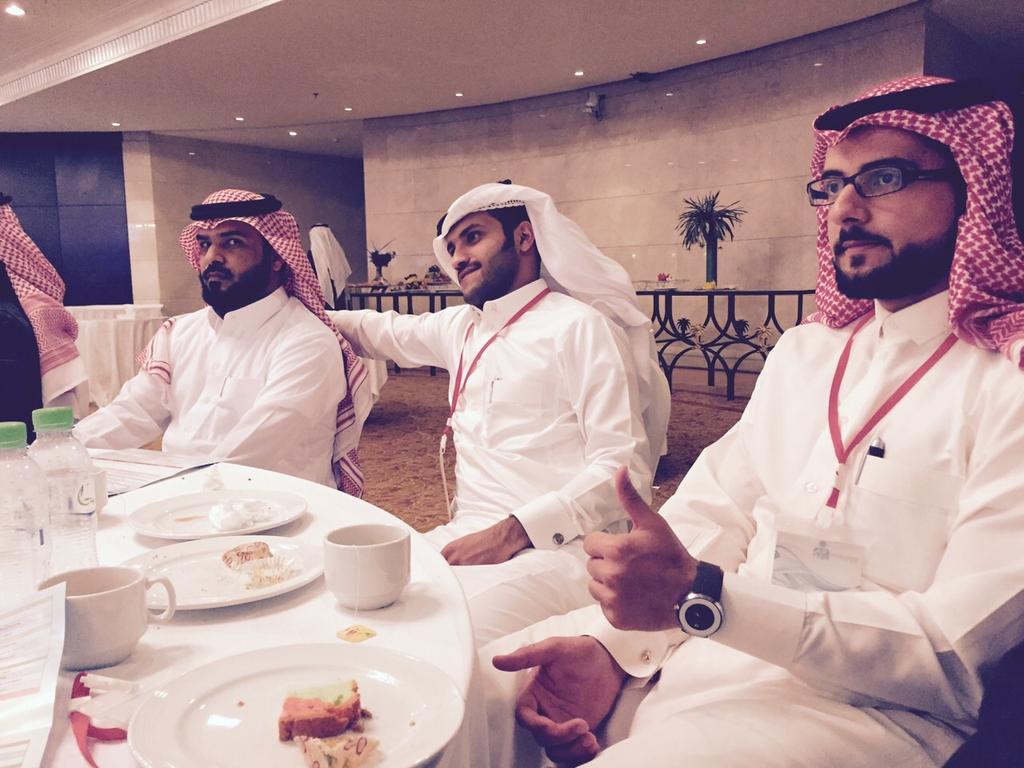Abdullah_tasken's tweet photo. #internshipCourse2015
طلاب كليات سليمان الراجحي( سنة خامسة) في دورة الامتياز . وصورة خاصة مع د.نزار باهبري http://t.co/wwY8lh51Yj