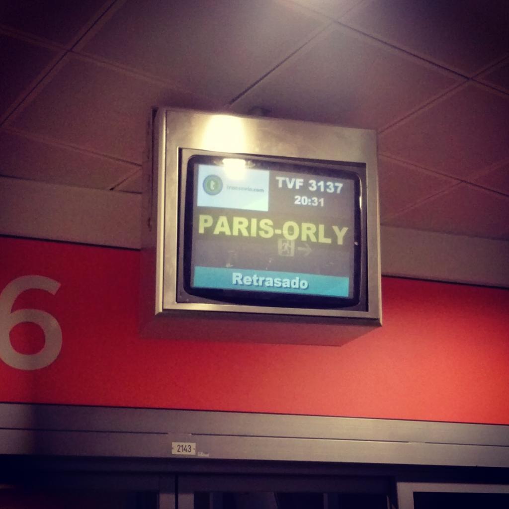 Lorenaa_29's tweet photo. Ahora si !  Paris there we go! :) @mariaasantiago @IrenutxiPS @leyreemaroto http://t.co/MtaRaqpbAy