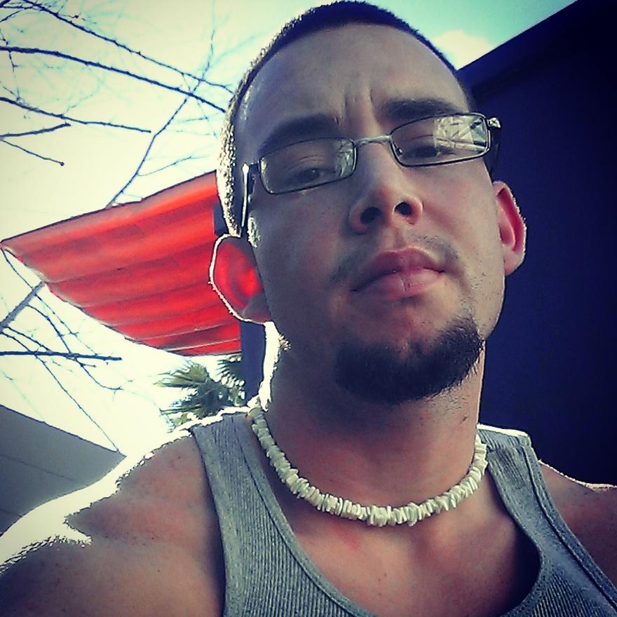 qilailian_'s tweet photo. On that work status an still looking good lol jk http://t.co/dKLCZrAryl