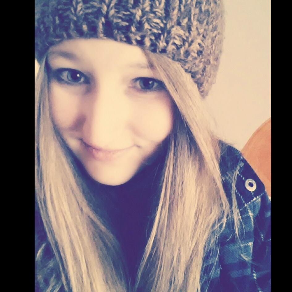 Julia2899's tweet photo. To truly love, you have to leave yourself  vulnerable to get hurt. Love is about taking risks. http://t.co/osNeBjs86l