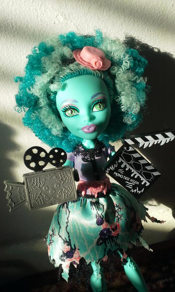 VandalaOff's tweet photo. @MonsterHigh Honey Swamp is to die for!!♡♡ Honey swamp You'll always be one of my favorites:) http://t.co/cJfFLokCrX