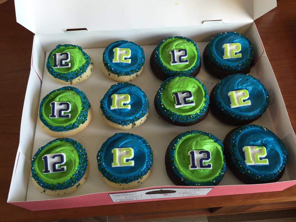 DrewSmithSports's tweet photo. So nice you put Aaron Rodgers number on them! RT @PeteCarroll: Thanks to @CupcakeRoyale for the special delivery! #12 http://t.co/IFg7wymXi9