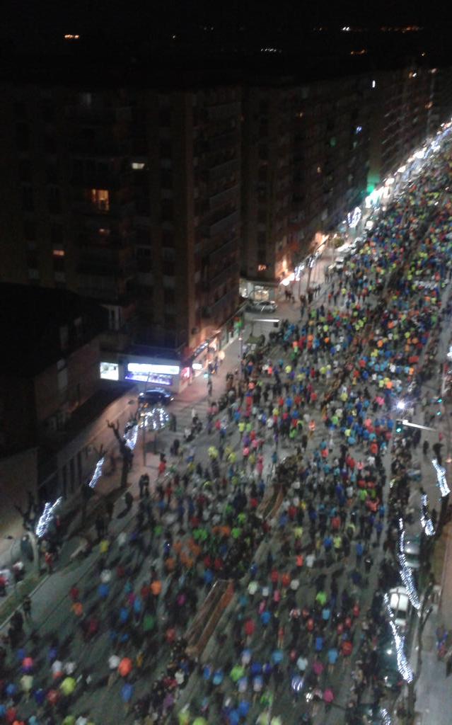 Nurse_ele's tweet photo. Tradicional carrera urbana de San Anton! Reto y superación...enhorabuena corredores! http://t.co/dMadiIHtkG
