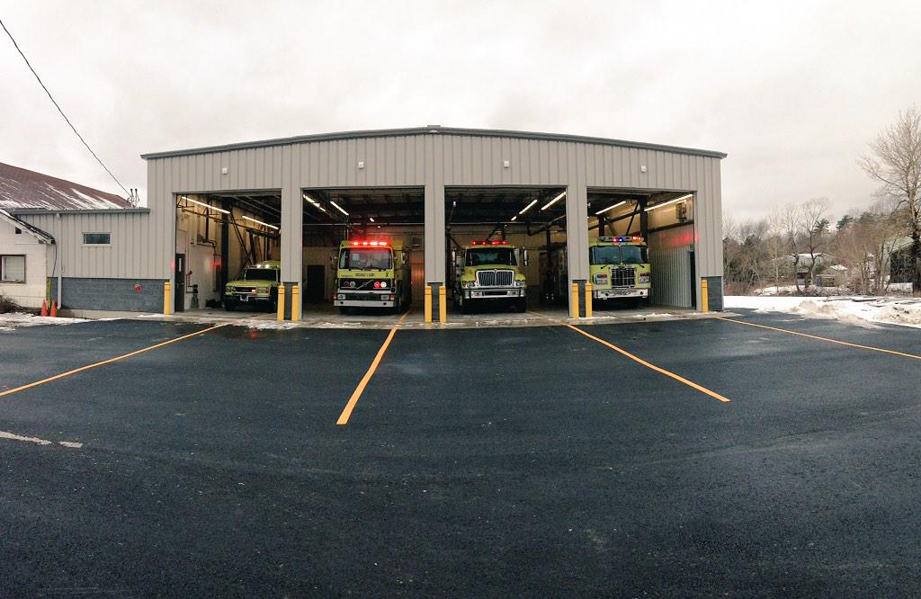 tdmx2's tweet photo. It's move in day at the new Elmsdale Fire and Emergency Services. Our new apparatus floor. http://t.co/HoxCUVDRY3