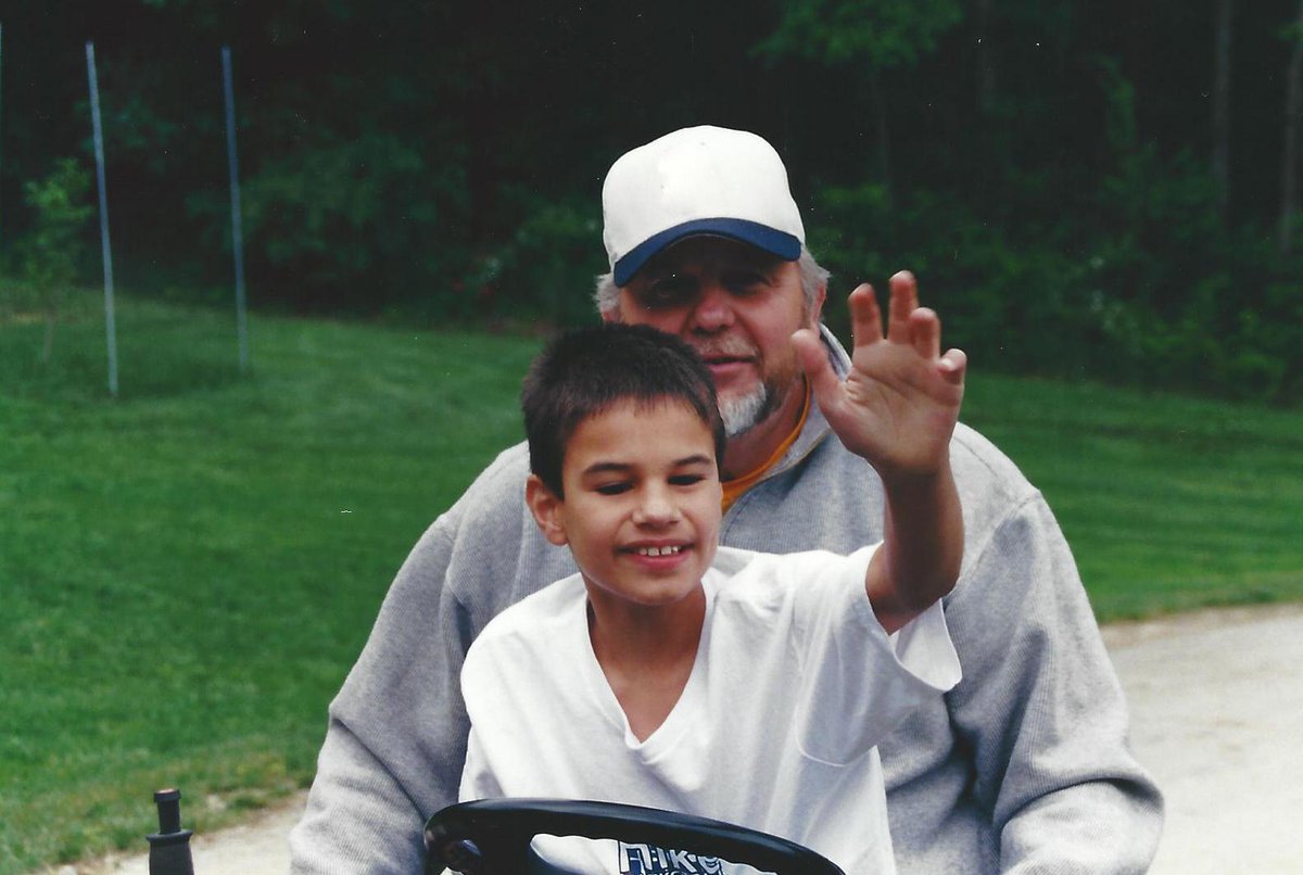 kurt13warner's tweet photo. Today I’m celebrating my dad by partnering w/ @Toyota. Join us by sharing photos of your dad with #OneBoldChoice. http://t.co/h8lSHWUEdv