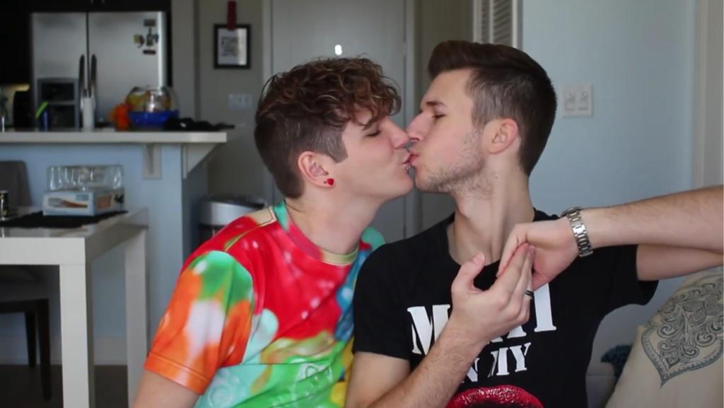 Iilachowell's tweet photo. Cutiesππ @MatthewLush @Nickalaws #subscribetolush http://t.co/cnVSl20wJR
