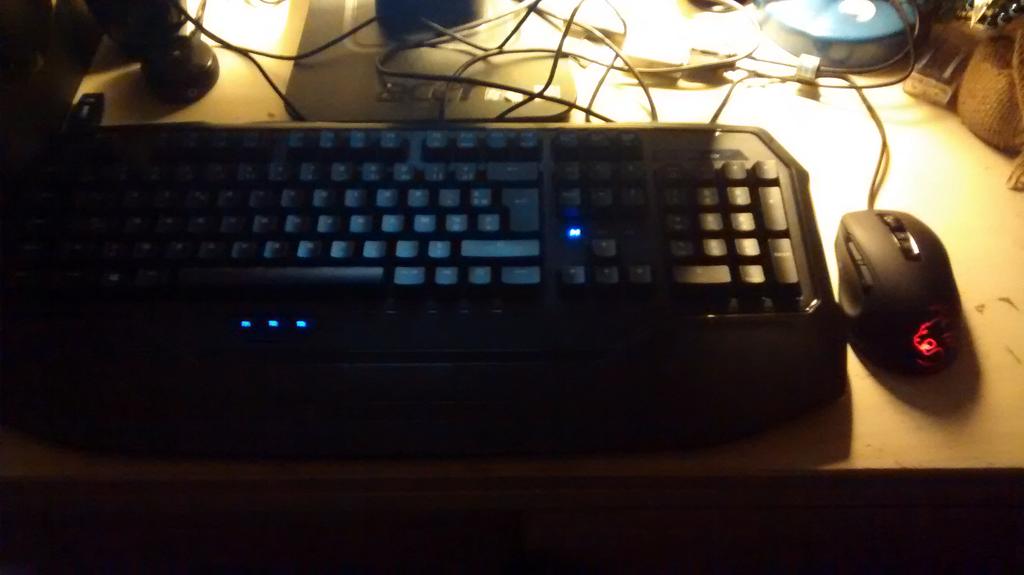alex73630's tweet photo. @ROCCATFrance Le mien fait pas de lumière :( #RyosMK #KonePure http://t.co/B3fqEuSNx6