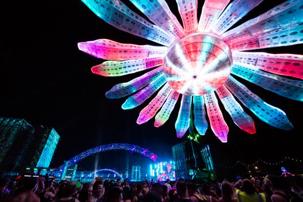 iIovesickdrops's tweet photo. Bucket list: go to Electric Daisy Carnival http://t.co/NsVVKdJOCO