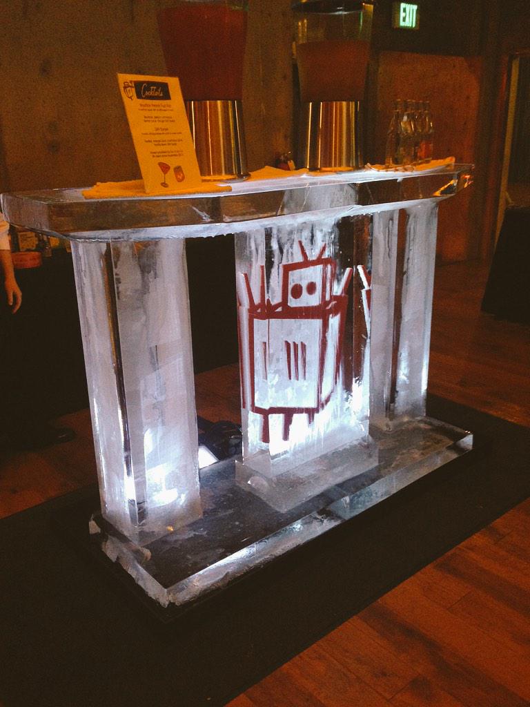 mfreealoha's tweet photo. bar made of ice. because ice bar. #projectbionic http://t.co/atFotWnsLb