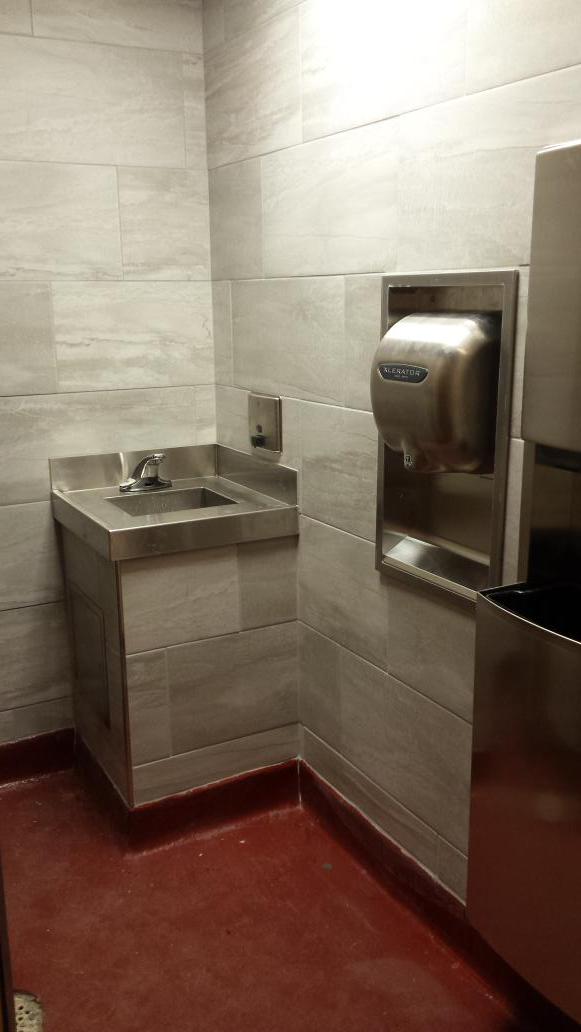 TOTS_VT's tweet image. No this isn&apos;t a five star resort, it&apos;s our NEW BATHROOMS!! Come check them out
