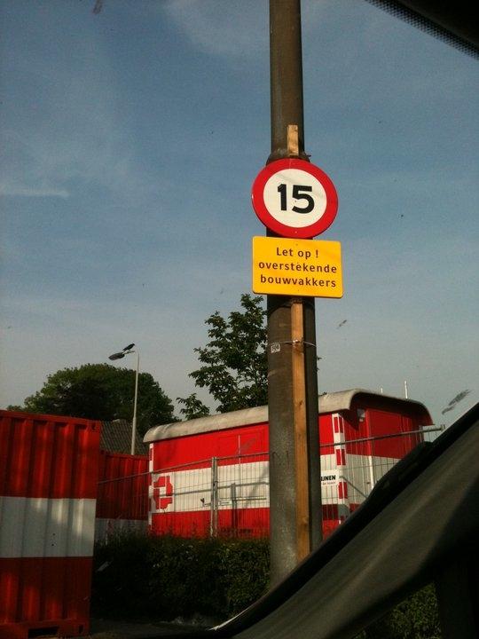 HugoHollenga's tweet photo. .@TaxiDuiven @TaxiTCH @AcademyQuerido op de Geitenkamp in Arnhem moet je ook opletten ;-) http://t.co/3Qdkyhm0I5