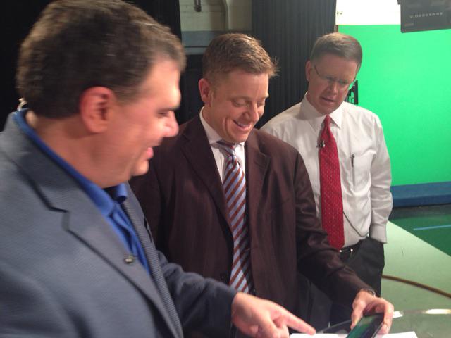 BethHaynesTV's tweet photo. The boys taking a timeout for a sports highlight. @WBIRrussell @jbeckerwbir @10weather #ItsFriday #RealFocused http://t.co/Mq2tCGzKeB