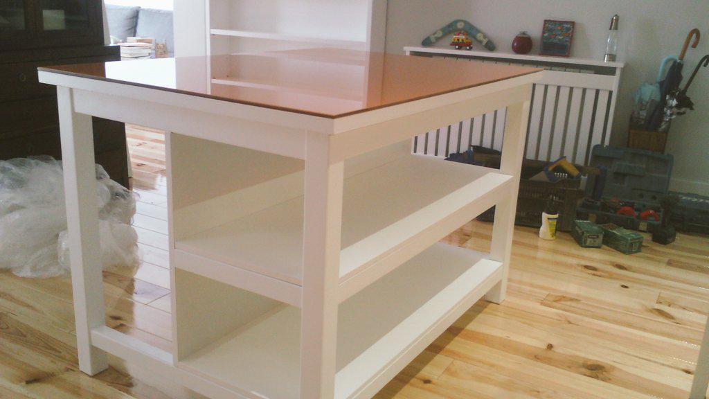 Reyes_Espada's tweet photo. Mesa, cubreradiador y librería, lacado blanco, fabricado en nuestro taller, instalado hoy http://t.co/9zYdAO1c0J