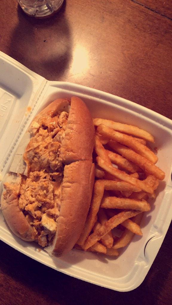 BEEseaSON_'s tweet photo. 😍😍😍😍😍😍😍😍😍😍😍 #BuffaloChickenIsLife http://t.co/UtHZ0v67At