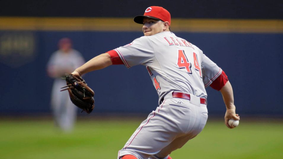 Reds avoid arbitration with two players ow.ly/HsGBj
