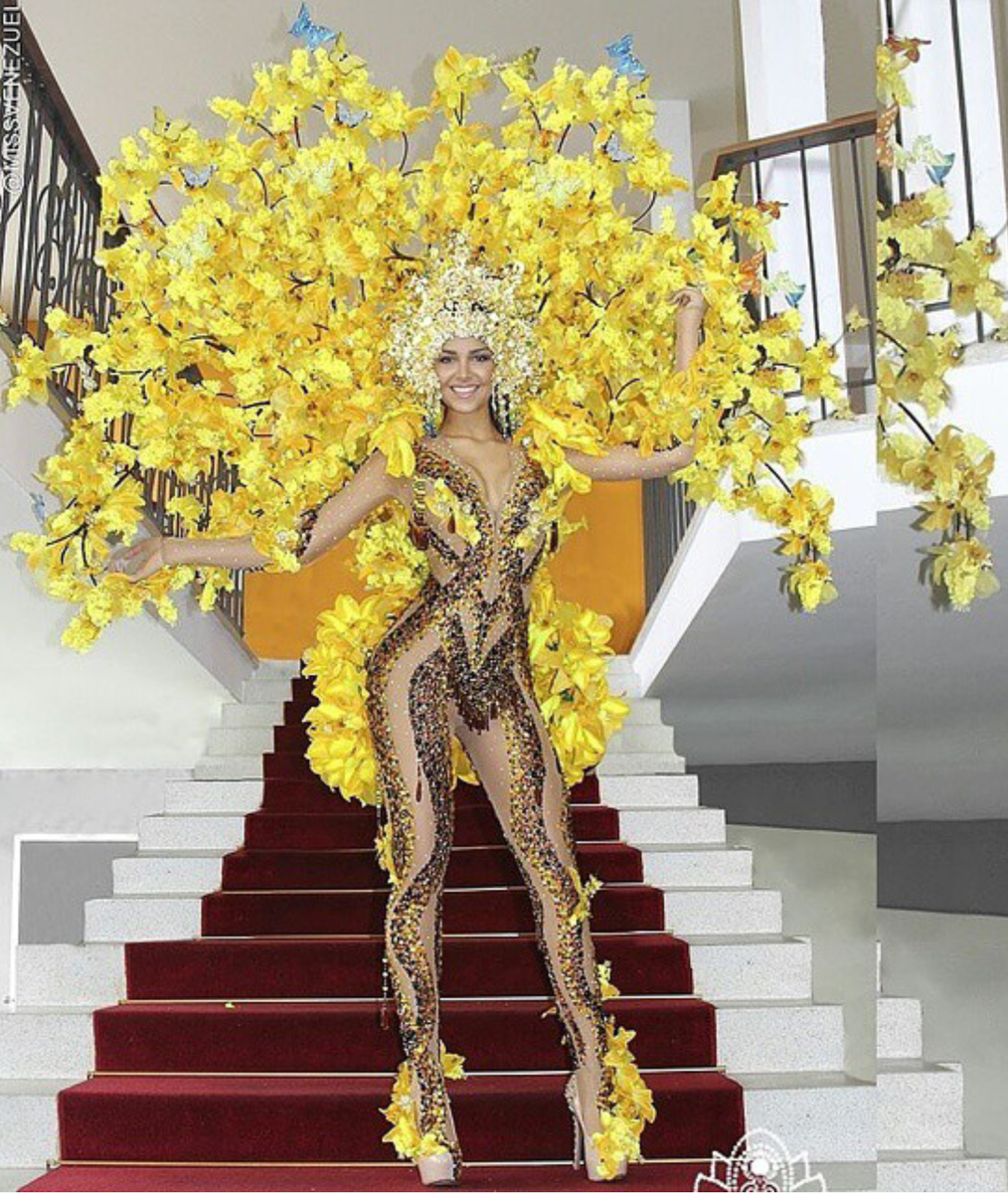 NIDALMODA's tweet photo. Traje tipico "el araguaney" que lucira nuestra miss venezuela 2013 en el miss universo 2015.. http://t.co/bS2gLuHBVY