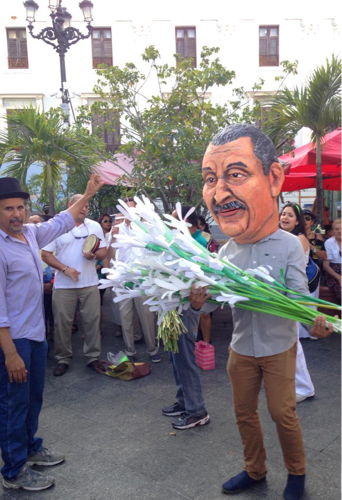 FRMVieques's tweet photo. .@Sansepr Comparsa por excarcelación Oscar López Rivera, sábado 17 ene 2pm, Plaza de Armas, VSJ #SanSe2015 @32xOscar http://t.co/LggRIIPuVC