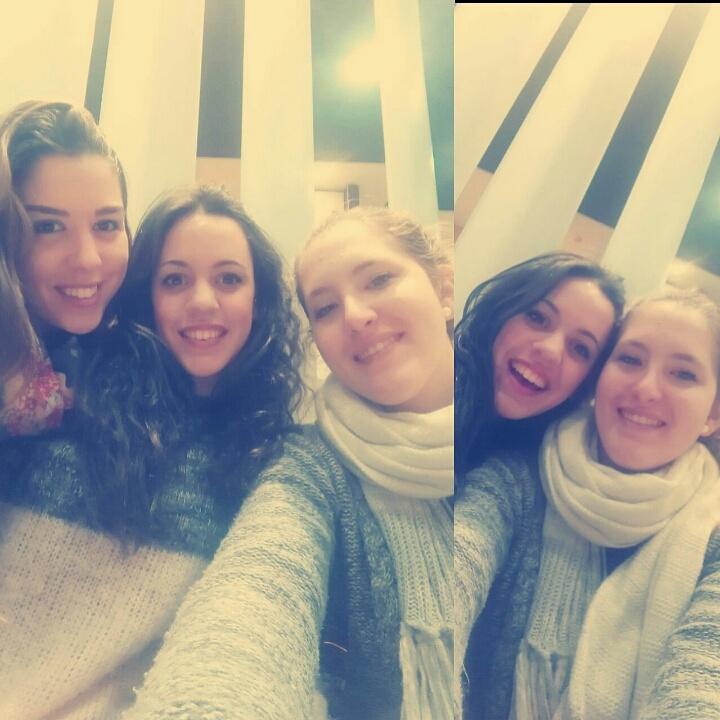 Angela_Tomas's tweet photo. Primer finde en Sevilla y no para salir de fiesta precisamente. Gracias por hacer este viernes un poco más llevadero😘 http://t.co/Bc51OeQW5A
