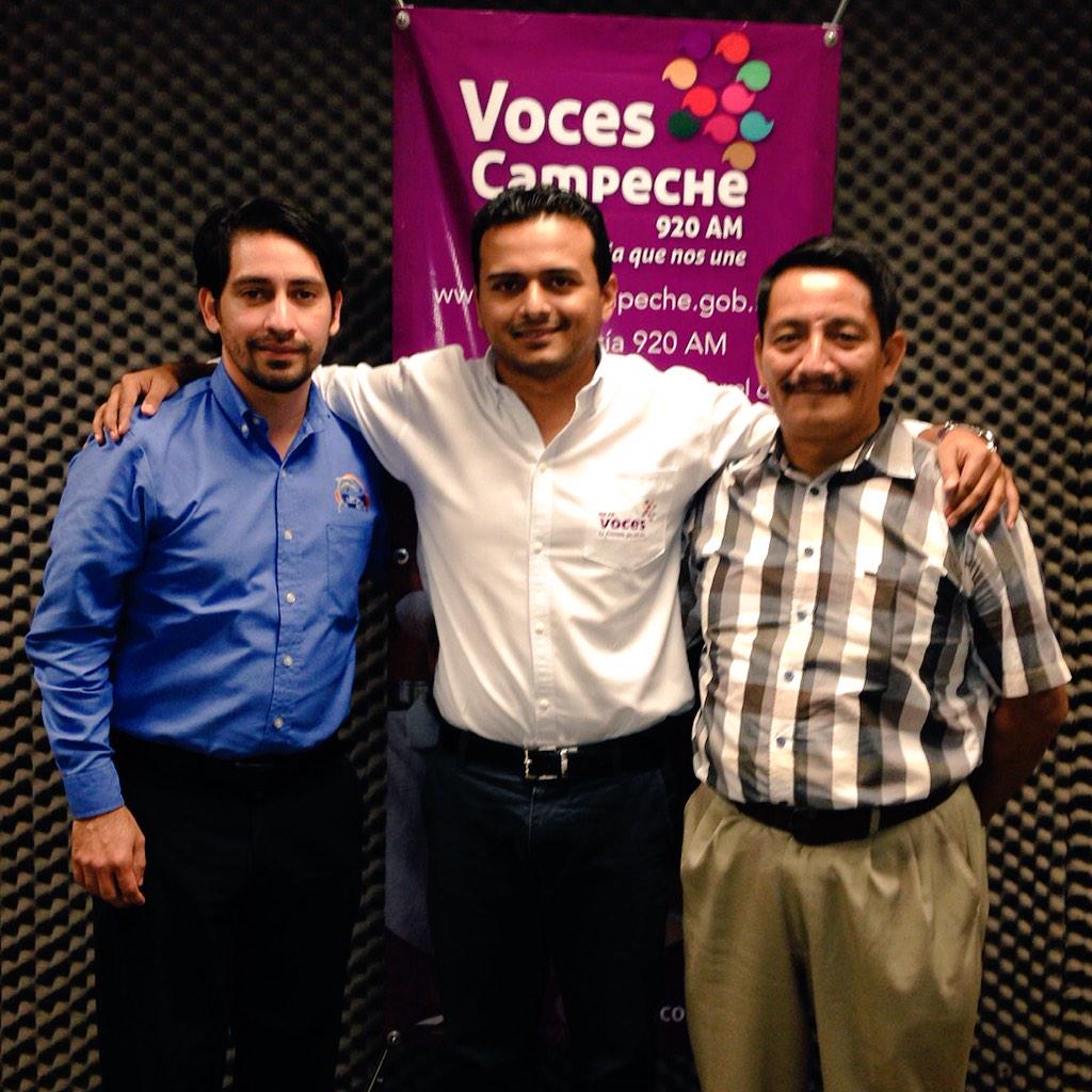 RadioTRC's tweet photo. Reunión informativa y de trabajo entre @radiodelfin #XEXPUJ y VocesCampeche @oscarbulfrano @juanmedios http://t.co/12p1GypE8s