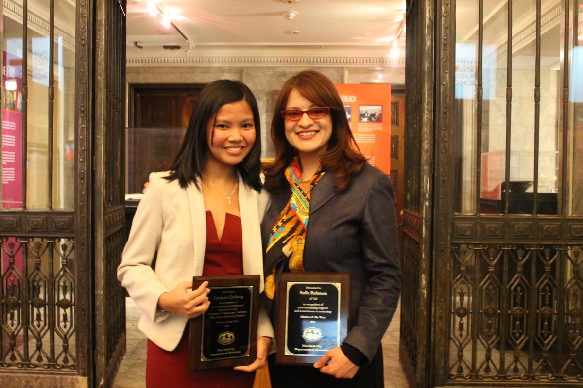 NYCSchools's tweet photo. #PhotoOfTheDay: Sofia and Lynjean, our 2015 Mentor/Mentee of the Year. Congratulations! #NYCMP #Citigroup #AOFE http://t.co/ktuM1PSGNB